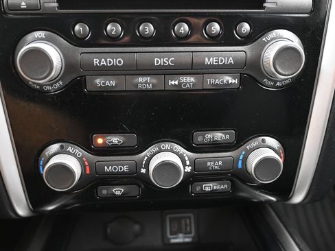 Used 2020 Nissan Pathfinder SV AWD/4WD image 18