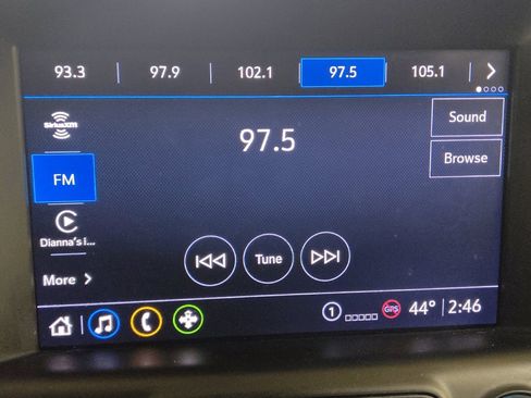 Used 2023 GMC Terrain SLT image 25