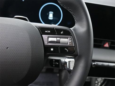 New 2025 Hyundai Ioniq 5 SE image 17