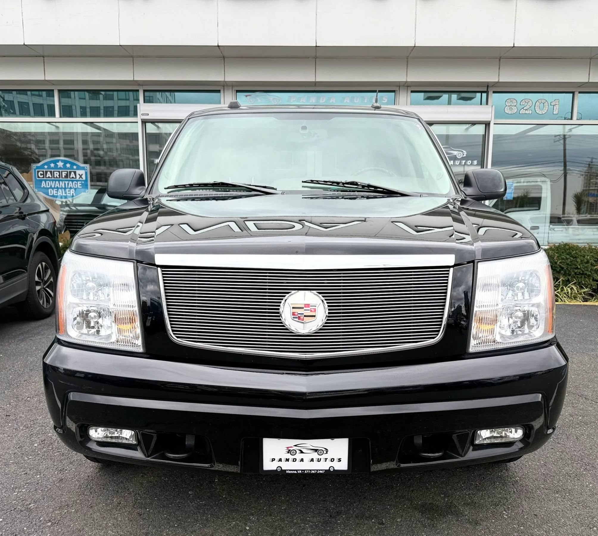 Used 2005 Cadillac Escalade AWD image 2
