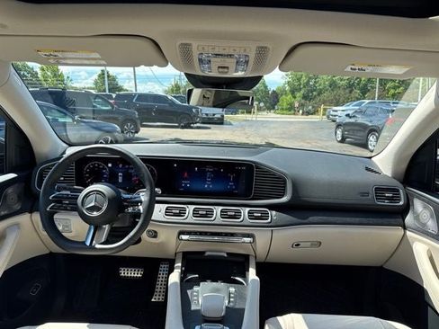 Used 2025 Mercedes-Benz GLS 450 4MATIC image 27