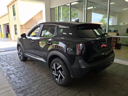 Used 2025 Nissan Kicks SV FWD image 6