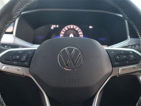 New 2025 Volkswagen Taos SE image 9