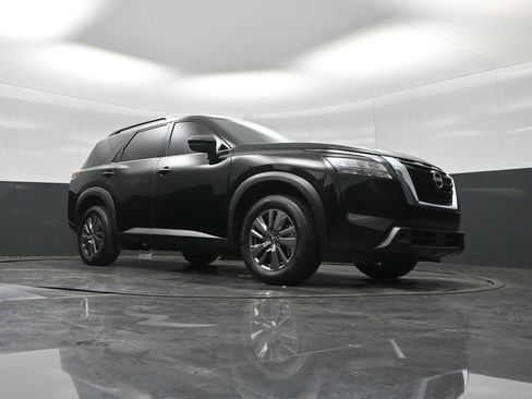 Used 2025 Nissan Pathfinder SV AWD/4WD image 18