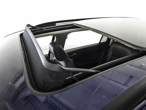 Used 2021 Volkswagen Tiguan SE w/ Panoramic Sunroof Package image 22