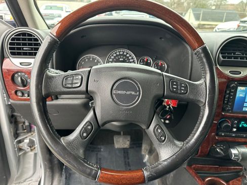 Used 2009 GMC Envoy Denali image 16