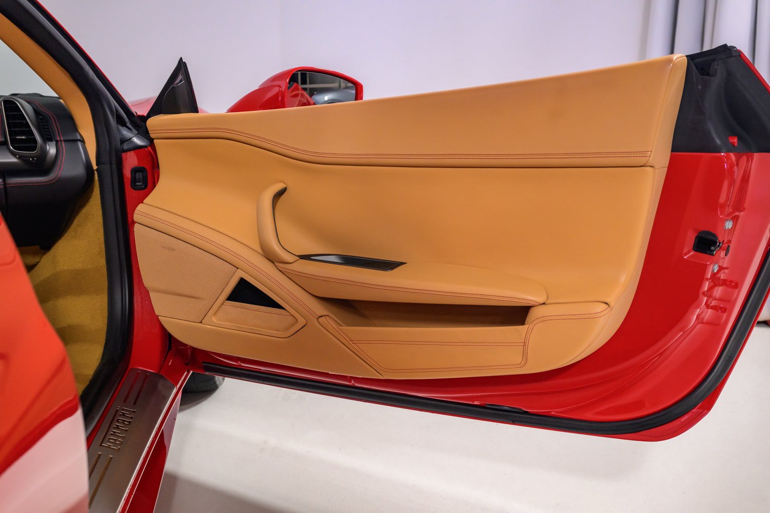 Used 2013 Ferrari 458 Spider RWD image 30