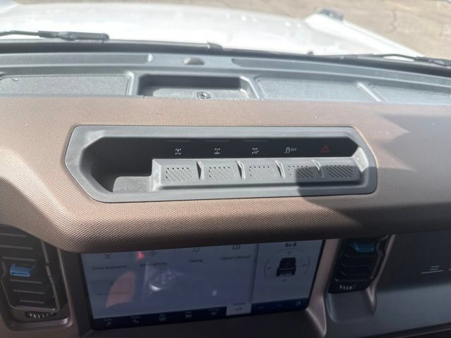 Used 2023 Ford Bronco Outer Banks w/ Sasquatch Package AWD/4WD image 16