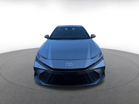 Used 2025 Toyota Camry SE image 4