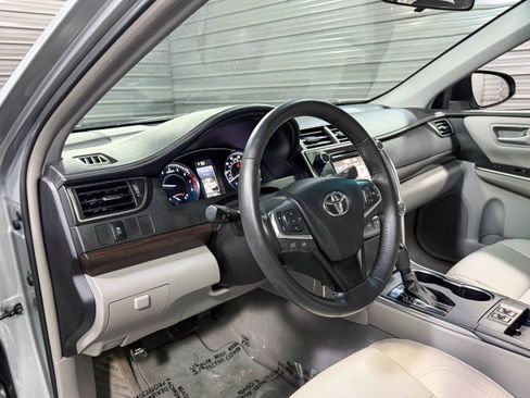 Used 2017 Toyota Camry XLE image 10