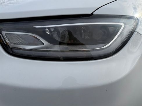 Used 2023 Chrysler Pacifica Touring-L image 22