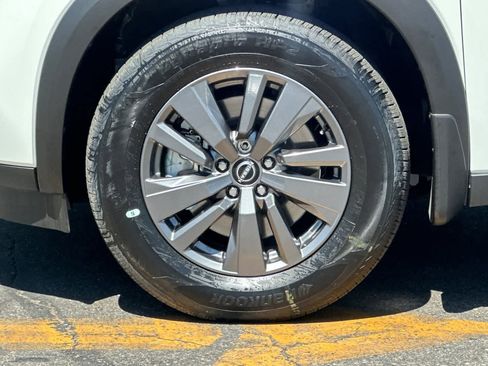 New 2025 Nissan Pathfinder S image 35