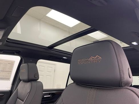 New 2026 Chevrolet Suburban High Country AWD/4WD image 7