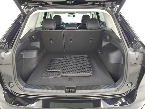 Used 2025 Volkswagen Tiguan SE w/ Panoramic Sunroof Package AWD/4WD image 30