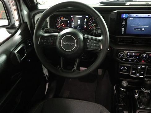 Used 2025 Jeep Wrangler Unlimited Sport AWD/4WD image 16