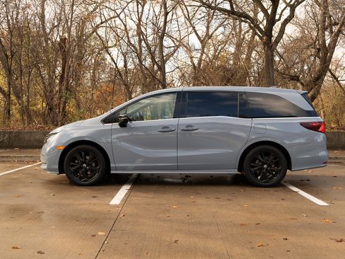 Certified 2024 Honda Odyssey Sport image 6