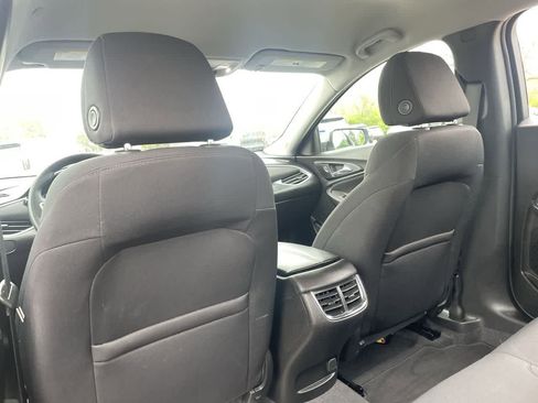 Used 2022 Chevrolet Malibu LT FWD image 19