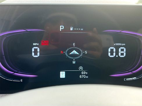 Used 2025 Kia Telluride EX w/ EX Captain's Chair Package image 12