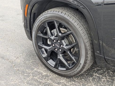 Used 2024 Chevrolet Traverse RS image 27
