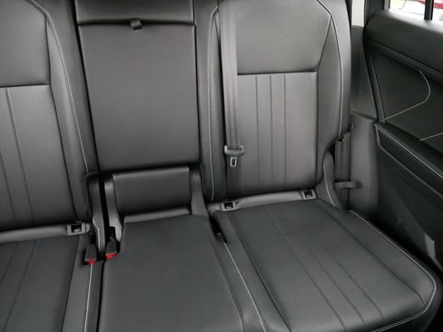 Certified 2022 Volkswagen Tiguan SE image 15