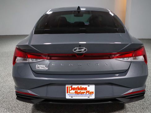 Used 2023 Hyundai Elantra SEL w/ Cargo Package FWD image 8