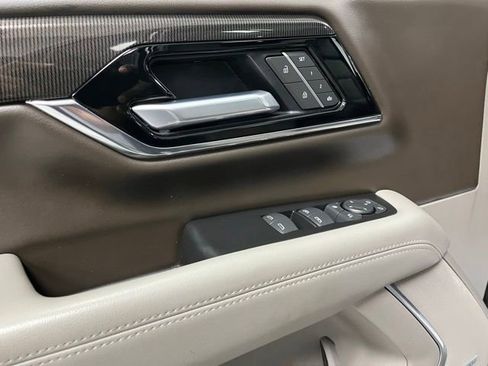 Used 2025 GMC Yukon XL Elevation w/ Elevation Premium Package AWD/4WD image 25