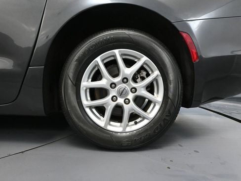 Used 2021 Chrysler Pacifica Touring-L image 14