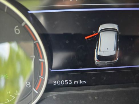 Used 2022 Nissan Rogue SV image 2