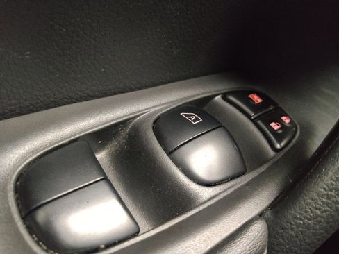 Used 2019 Nissan Rogue SV AWD/4WD image 27