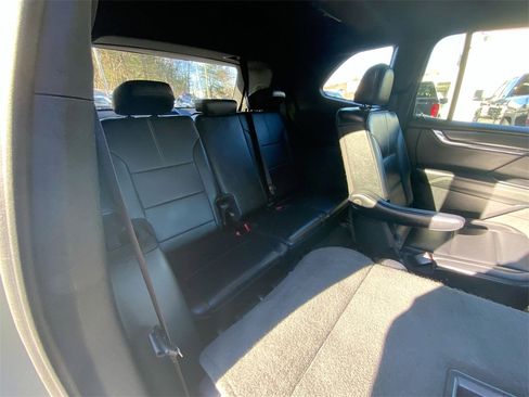 Used 2024 GMC Acadia Elevation image 32