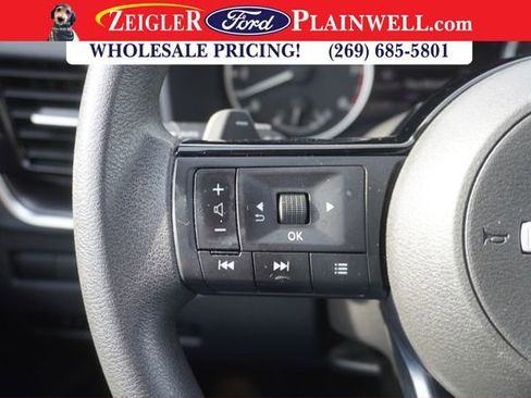 Used 2022 Nissan Rogue SV image 22