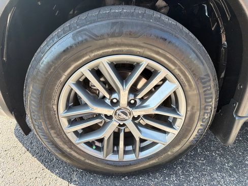 Used 2023 Nissan Rogue S AWD/4WD image 12