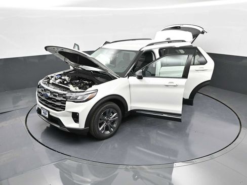 Used 2025 Ford Explorer Active w/ Active Comfort Package image 47