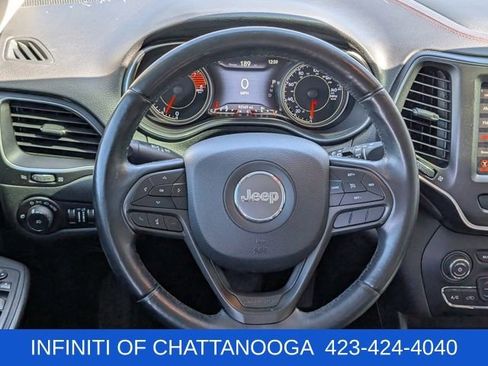Used 2019 Jeep Cherokee Trailhawk AWD/4WD image 22