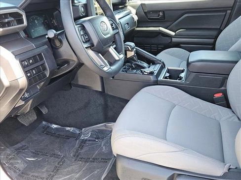 Certified 2025 Toyota Tacoma SR5 AWD/4WD image 20