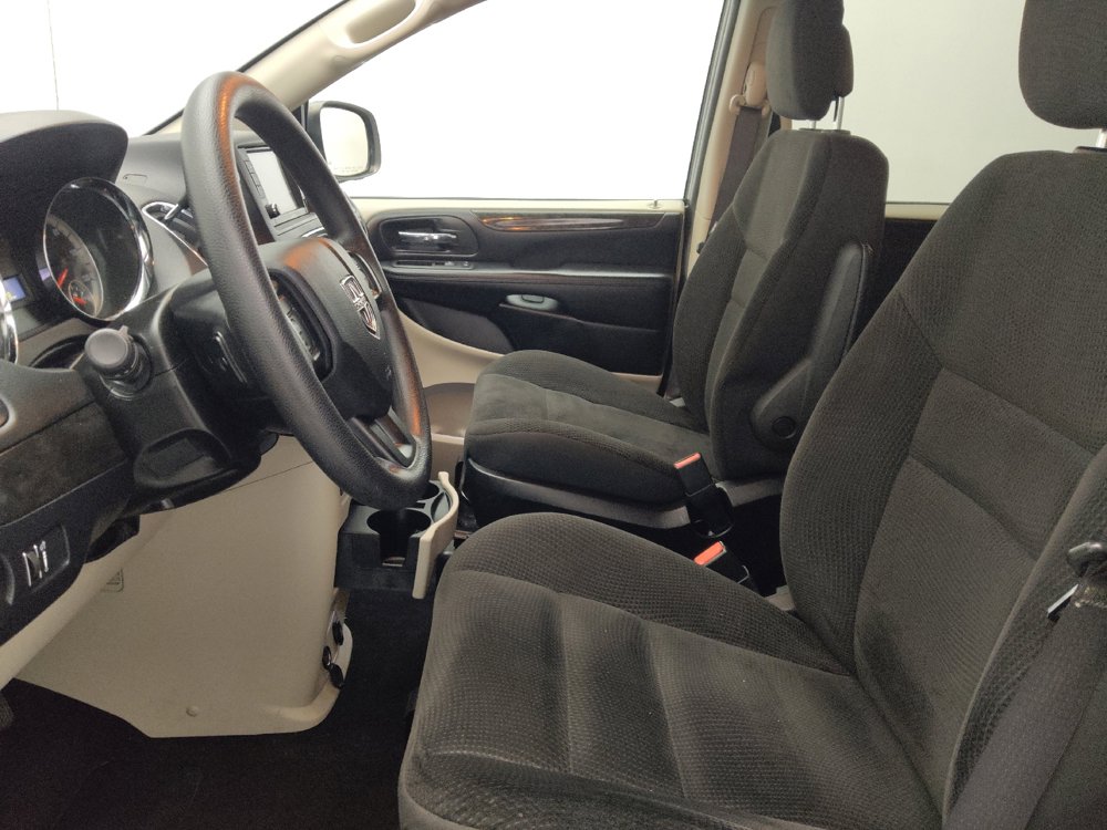 Used 2019 Dodge Grand Caravan SE FWD image 17