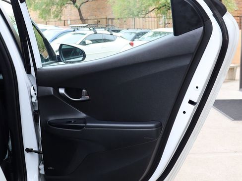 Used 2019 Hyundai Veloster Turbo FWD image 26