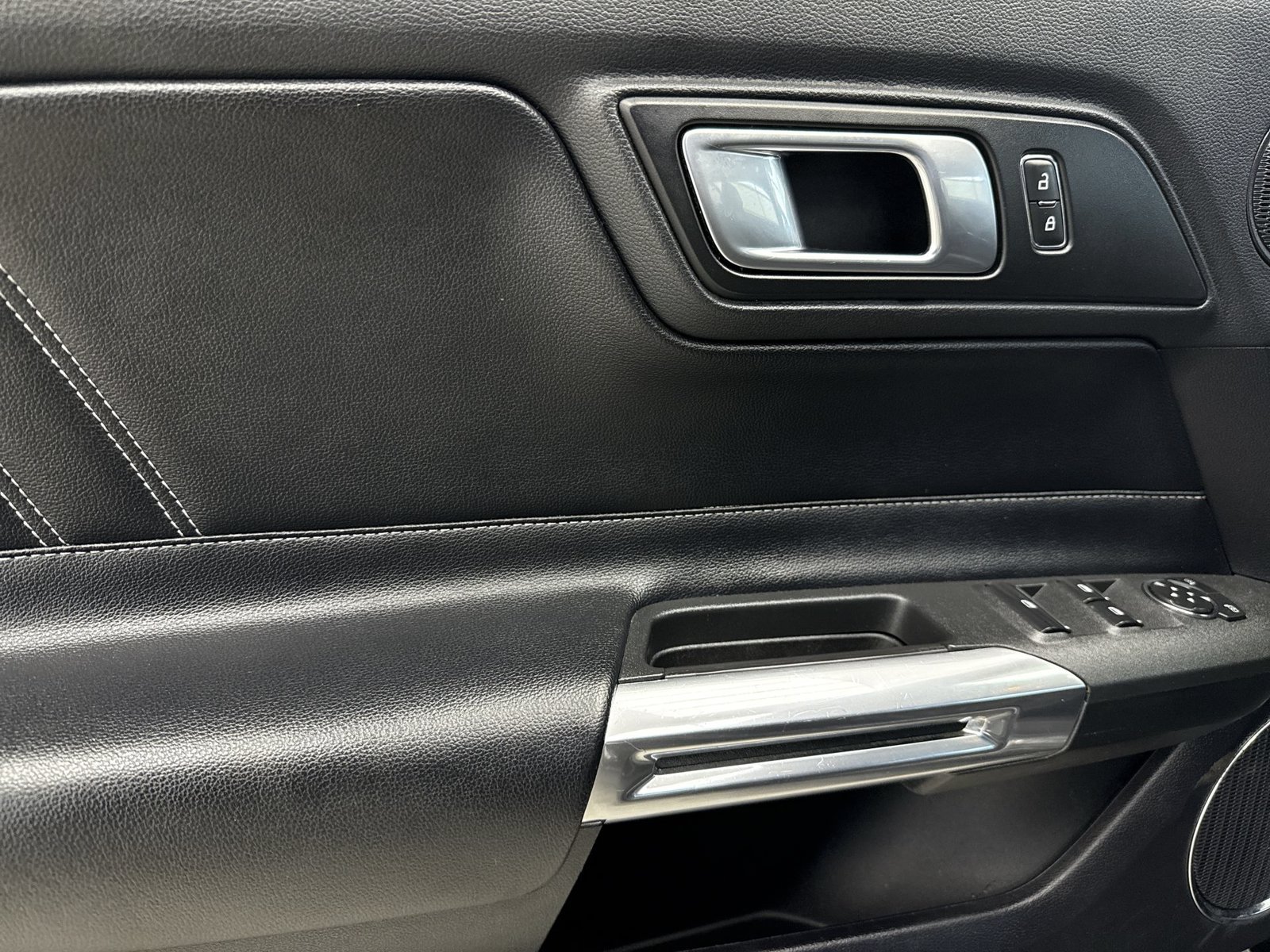 Used 2022 Ford Mustang Premium RWD image 29
