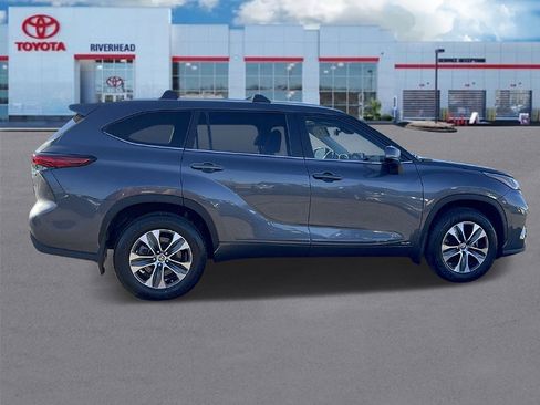 Certified 2023 Toyota Highlander XLE image 4