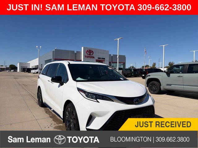 Used 2024 Toyota Sienna XSE FWD image 1
