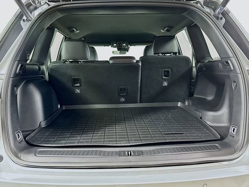 Used 2025 Jeep Grand Cherokee Altitude image 16