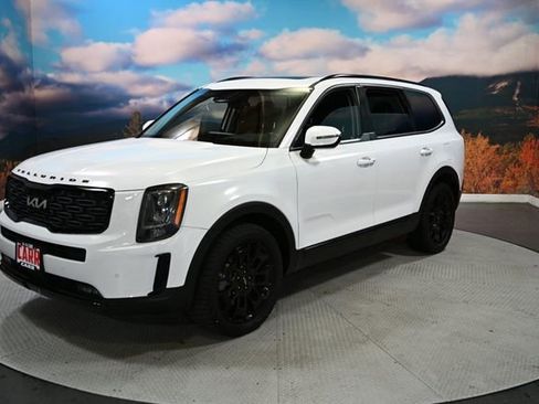 Used 2022 Kia Telluride SX w/ SX Prestige Package image 4