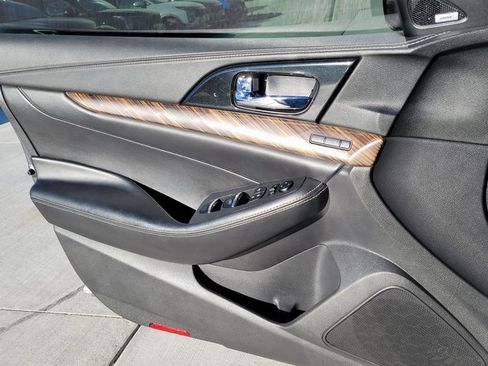 Used 2017 Nissan Maxima Platinum image 7