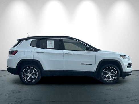 Certified 2024 Jeep Compass Limited image 3