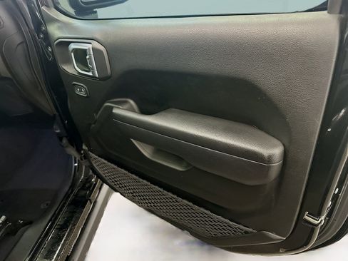 Used 2023 Jeep Wrangler Unlimited Rubicon 4xe w/ Cold Weather Group AWD/4WD image 33