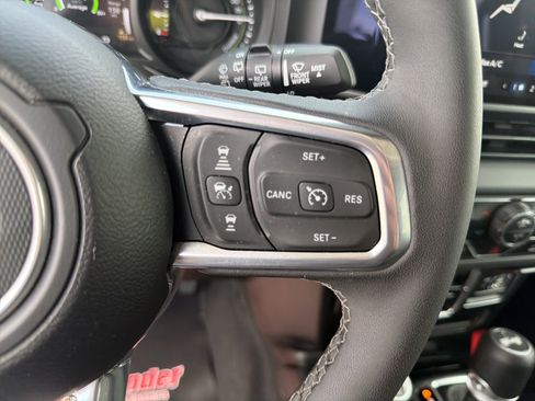Used 2025 Jeep Wrangler Unlimited Sahara AWD/4WD image 20