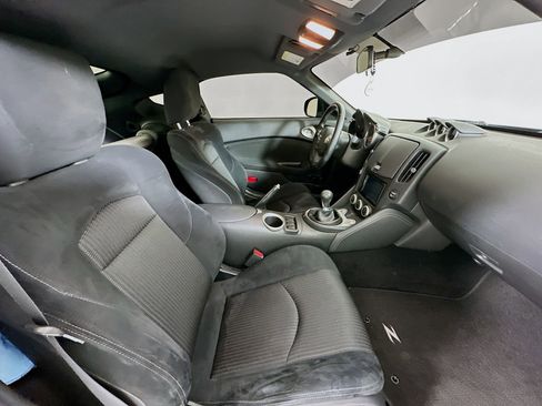 Used 2017 Nissan 370Z Coupe RWD image 23