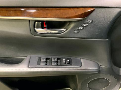 Used 2013 Lexus ES 350 4dr Sdn image 33