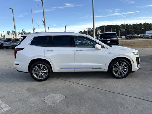 Used 2022 Cadillac XT6 Premium Luxury w/ LPO, Floor Liner Package image 5