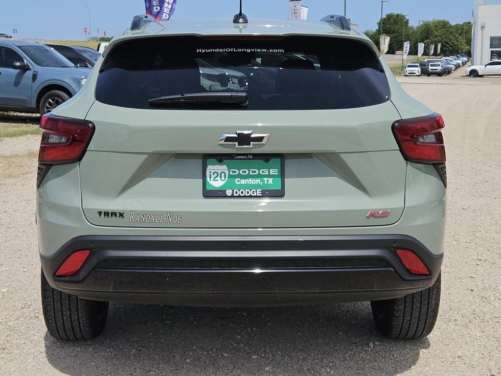 Used 2024 Chevrolet Trax RS w/ Sunroof Package FWD image 5